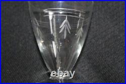 11 verres à apéritif en verre, époque Art déco, décor feuilles H 7.8 cm