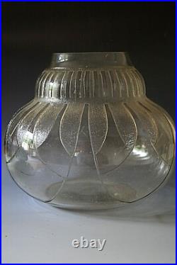ANCIEN VASE ART DECO EN VERRE, circa 1930