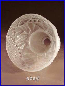 ANDRE DELATTE grande tulipe art déco en verre moulé pressé