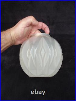 ANDRE HUNEBELLE Vase boule en verre pressé moulé signé A. HUNEBELLE ART DECO
