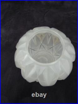 ANDRE HUNEBELLE Vase boule en verre pressé moulé signé A. HUNEBELLE ART DECO