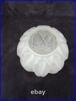 ANDRE HUNEBELLE Vase boule en verre pressé moulé signé A. HUNEBELLE ART DECO