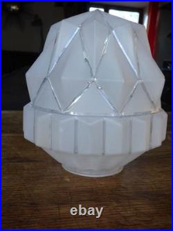 Ancien Globe Skyscraper Bulding Géométrique En Verre Dépoli- Art Déco Moderniste