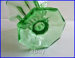 Ancien VASE en verre URANIUM art déco bohème années 30 signé Tchécoslovaquie Ancien VASE en verre URANIUM art déco bohème années 30 signé Tchécoslovaquie