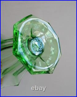 Ancien VASE en verre URANIUM art déco bohème années 30 signé Tchécoslovaquie