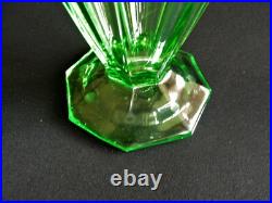 Ancien VASE en verre URANIUM art déco bohème années 30 signé Tchécoslovaquie Ancien VASE en verre URANIUM art déco bohème années 30 signé Tchécoslovaquie