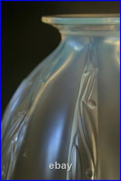 Ancien Vase Art Deco Sabino En Verre Légèrement Opalescent Circa 1928