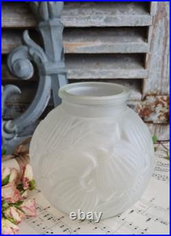 Ancien Vase Boule En Verre Depoli Moule Presse Signe Spip Art Deco