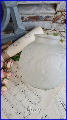 Ancien Vase Boule En Verre Depoli Moule Presse Signe Spip Art Deco