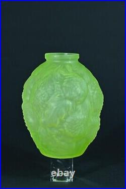 Ancien beau vase en ouraline Art Déco décor aux pivoines en reliefs décor fluor