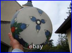 Ancien grand plafonnier en verre givré émaillé fleurs art déco signé Doriz