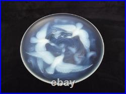 Ancien grand plat en verre pressé moulé Verlys albatroses poissons art déco 1930