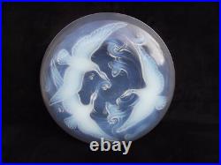 Ancien grand plat en verre pressé moulé Verlys albatroses poissons art déco 1930
