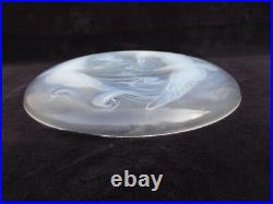 Ancien grand plat en verre pressé moulé Verlys albatroses poissons art déco 1930