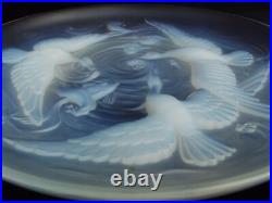 Ancien grand plat en verre pressé moulé Verlys albatroses poissons art déco 1930