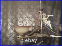 Ancien lustre art deco en metal & verre DEGUE sculpture statuette enfant lampe