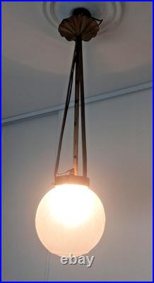 Ancien lustre plafonnier art déco boule en verre moulé pressé Muller Degué