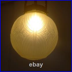 Ancien lustre plafonnier art déco boule en verre moulé pressé Muller Degué