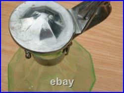 Ancienne carafe art déco en verre ouraline 1930
