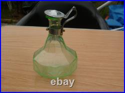 Ancienne carafe art déco en verre ouraline 1930