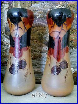 Ancienne paire de vases en verre émaillés art déco signés Joma monogramme A. V