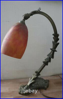 Art Deco Lampe de table signée Daum Pâte de Verre
