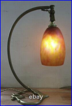 Art Deco Lampe de table signée Daum Pâte de Verre