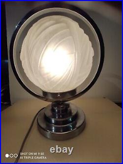 Art Deco Lampe moderniste a poser de table globe verre presse moule pied nickelé