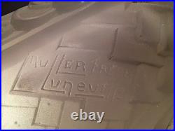 Art Déco lampe en fer forgé et tulipe en verre pressé signé Muller Frères