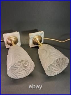 Art Déco paire de lampes en marbre, laiton et verre pressé vers 1930