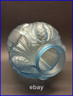 Art Déco vase en verre pressé à décor de pommes de pin vers 1925 sig. De Cagny