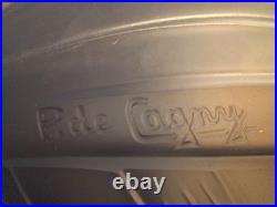 Art Déco vase en verre pressé à décor de pommes de pin vers 1925 sig. De Cagny