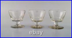 Baccarat, France. 11 verres Art Déco coupés à facettes. Art glass, 1930 / 40s