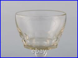 Baccarat, France. Huit verres Art déco coupés à facettes. Art glass, 1930 / 4