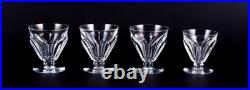 Baccarat, France. Lot de quatre verres Art Déco en cristal à facettes