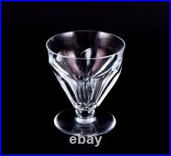 Baccarat, France. Lot de quatre verres Art Déco en cristal à facettes