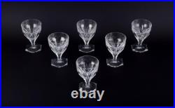 Baccarat, France. Lot de six verres à vin rouge Art Déco en verre cristal tra