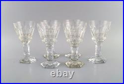 Baccarat, France. Six verres à vin rouge Art Déco en cristal transparent