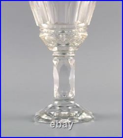 Baccarat, France. Six verres à vin rouge Art Déco en cristal transparent