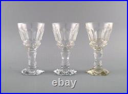Baccarat, France. Trois verres à vin blanc Art Déco en cristal transparent