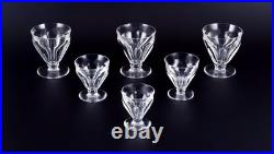 Baccarat, France. Un ensemble de six verres Art Déco en cristal à facettes