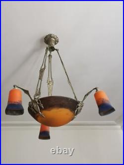Beau Lustre ART DECO signé Degué Bronze Nickelé et pate de verre Marmoréen