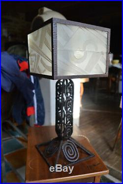 Belle Lampe en Fer Forgé de Style Art Déco Verres Dépolis Epoque 1930