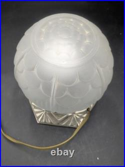 Belle lampe veilleuse art déco 1930 globe verre moulé et base en bronze