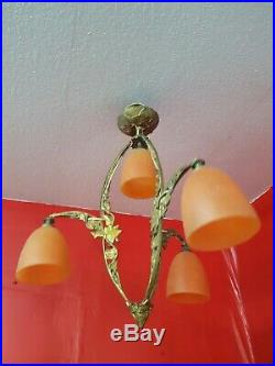 Chandelier Lustre art deco a 4 tulipes en bronze doré et pate verre schneider