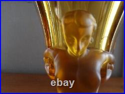 Coupe Cornet Art Déco statuettes femmes, verre pressé moulé. Hauteur 23 cm. RARE