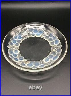 Coupe en verre moulé pressé opalescent signé René Lalique Marienthal Art Déco