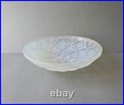 Coupe en verre opalescent, Art Deco, Made in France, attribuée à André Hunebelle