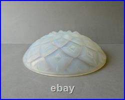 Coupe en verre opalescent, Art Deco, Made in France, attribuée à André Hunebelle