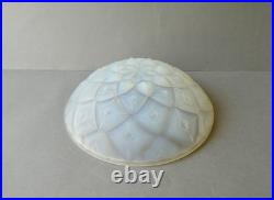 Coupe en verre opalescent, Art Deco, Made in France, attribuée à André Hunebelle